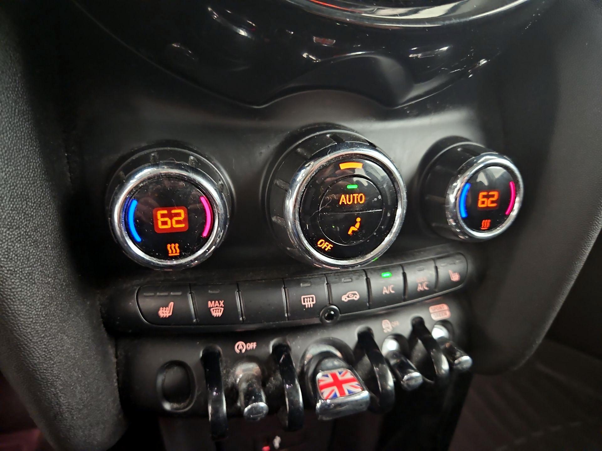 Thumbnail: 2019 MINI Cooper Hardtop - 16