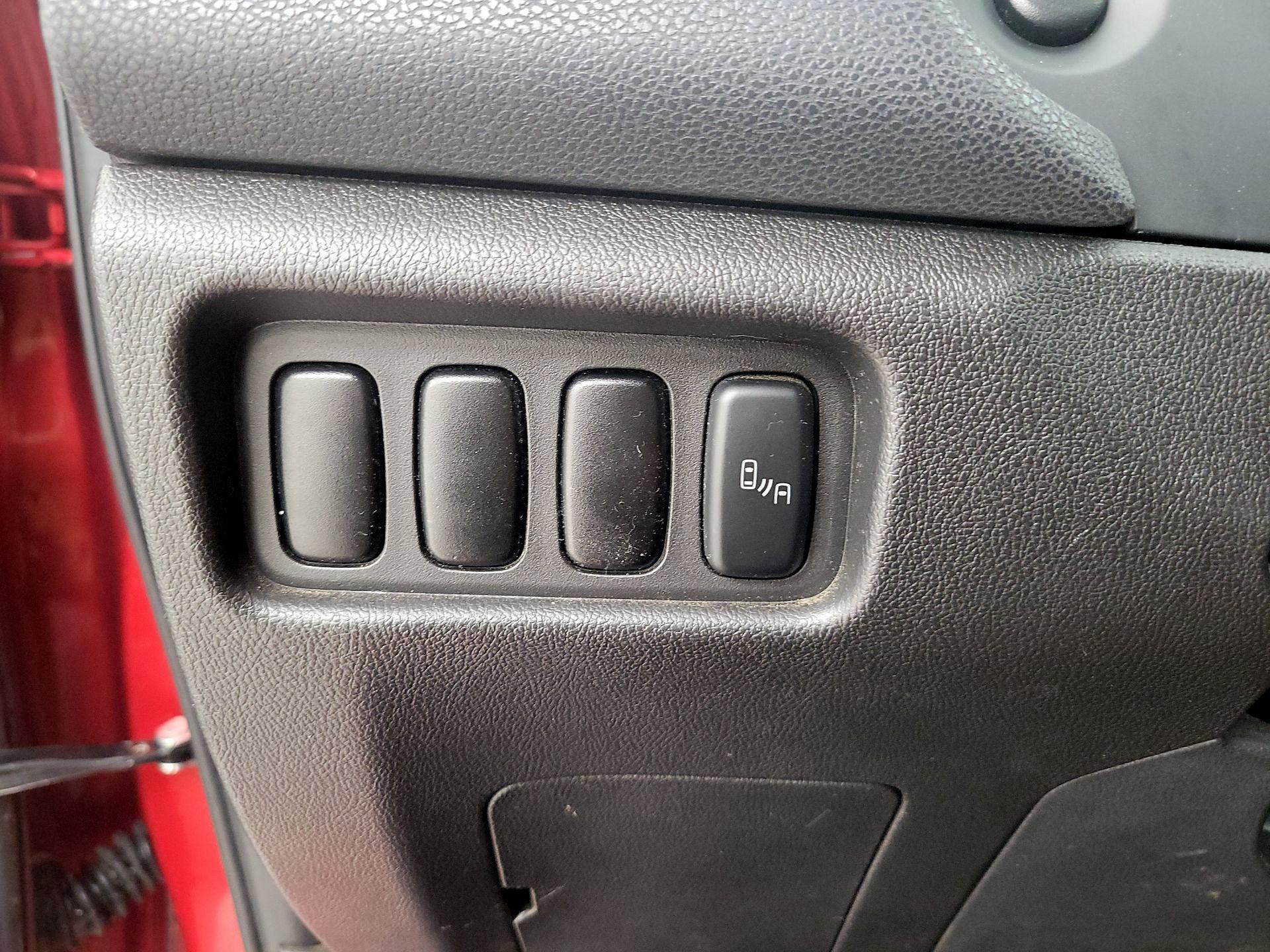 Thumbnail: 2019 Mitsubishi Outlander Sport - 13