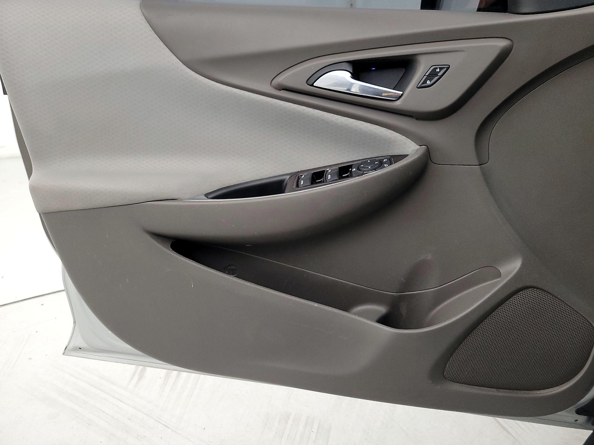 Thumbnail: 2018 Chevrolet Malibu - 12