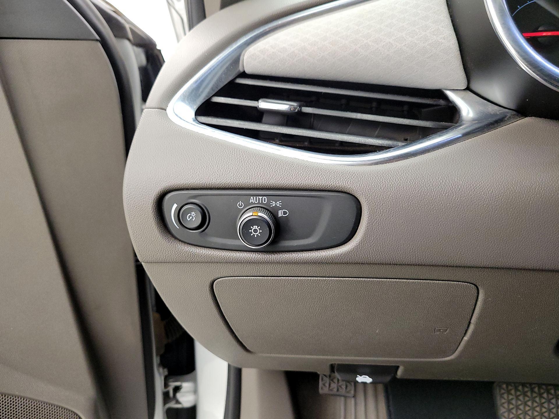 Thumbnail: 2018 Chevrolet Malibu - 13