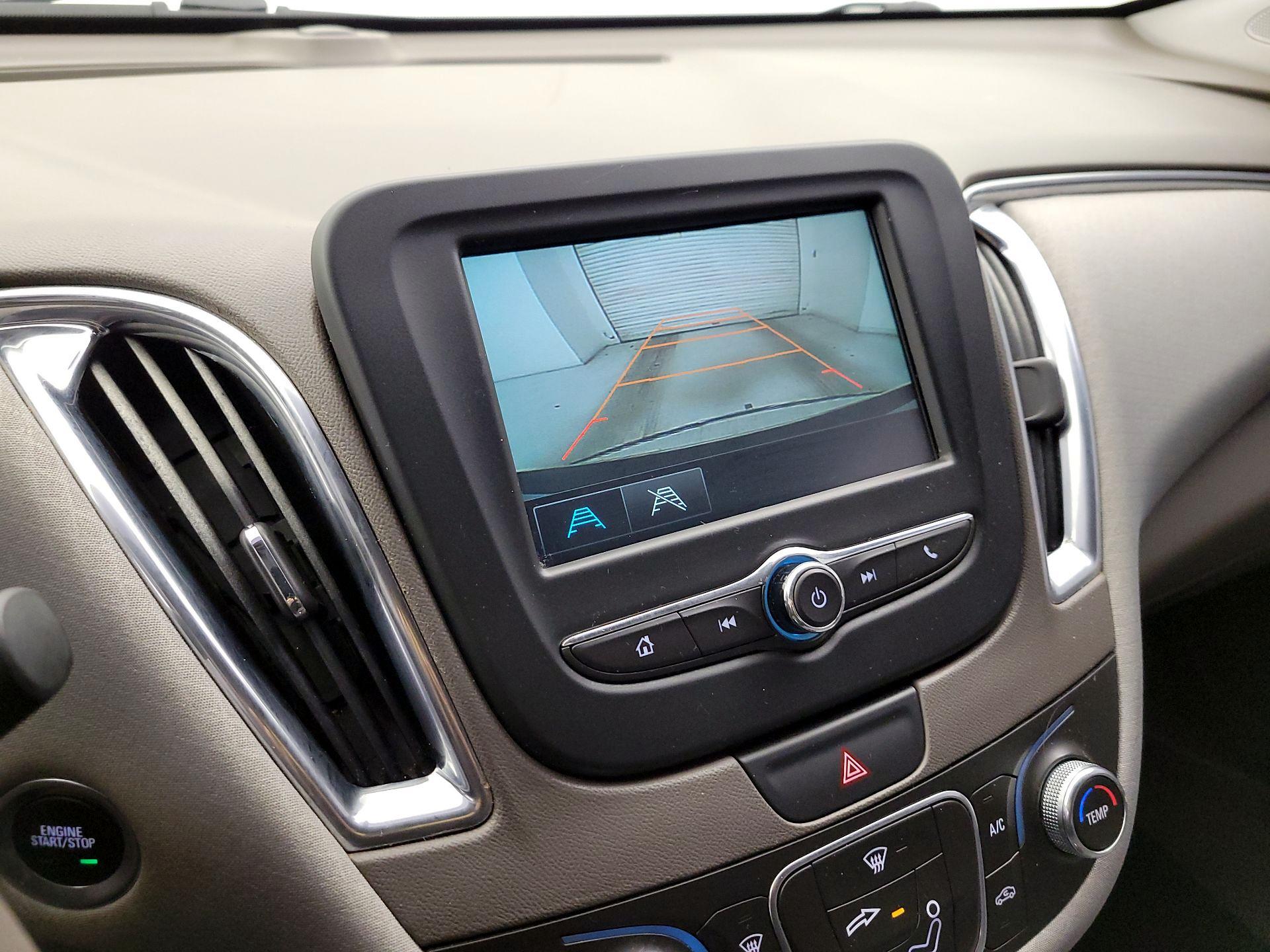 Thumbnail: 2018 Chevrolet Malibu - 14