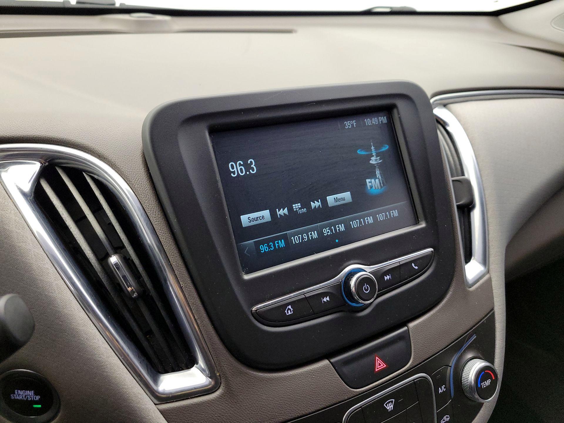 Thumbnail: 2018 Chevrolet Malibu - 15