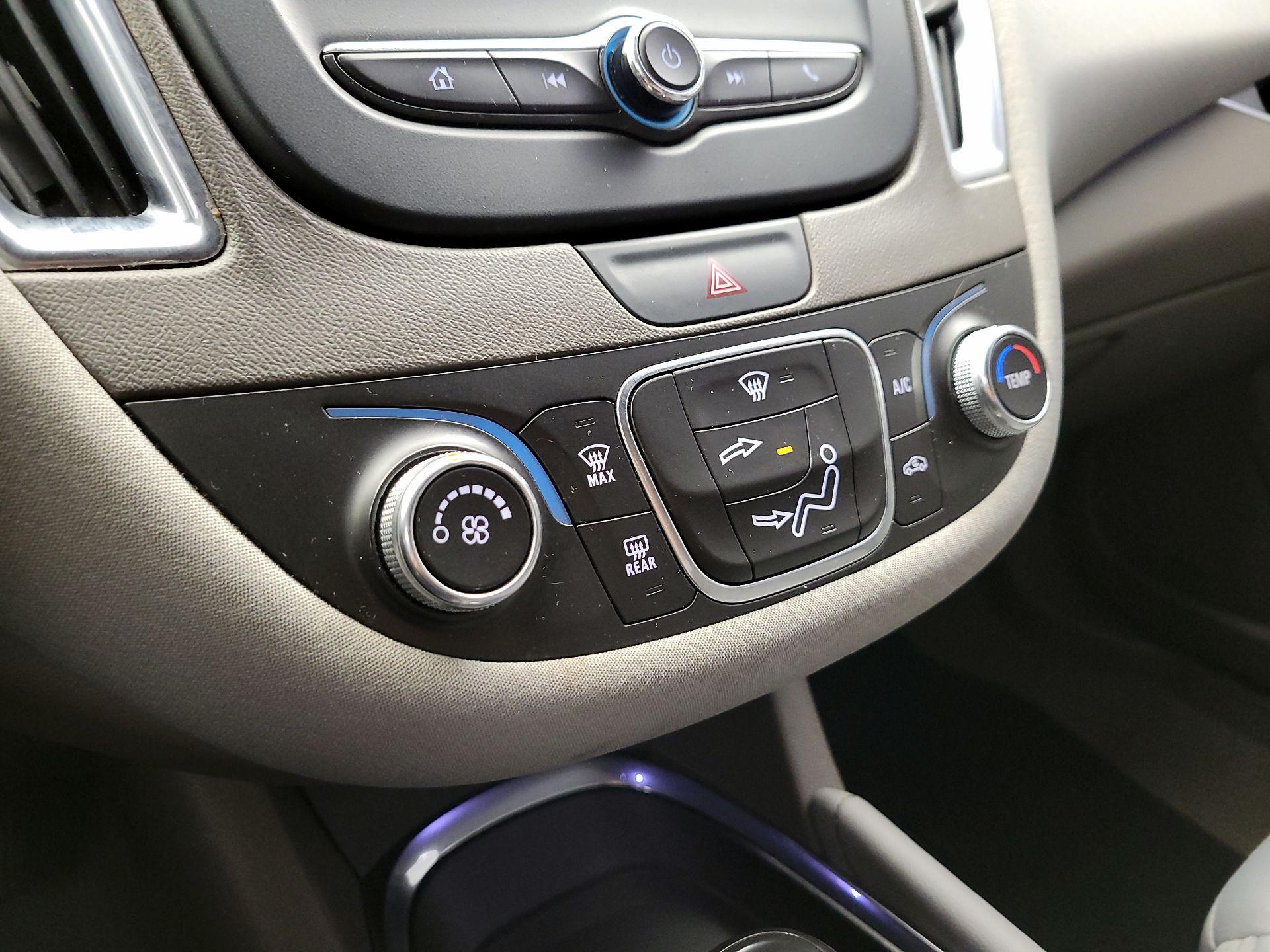 Thumbnail: 2018 Chevrolet Malibu - 16