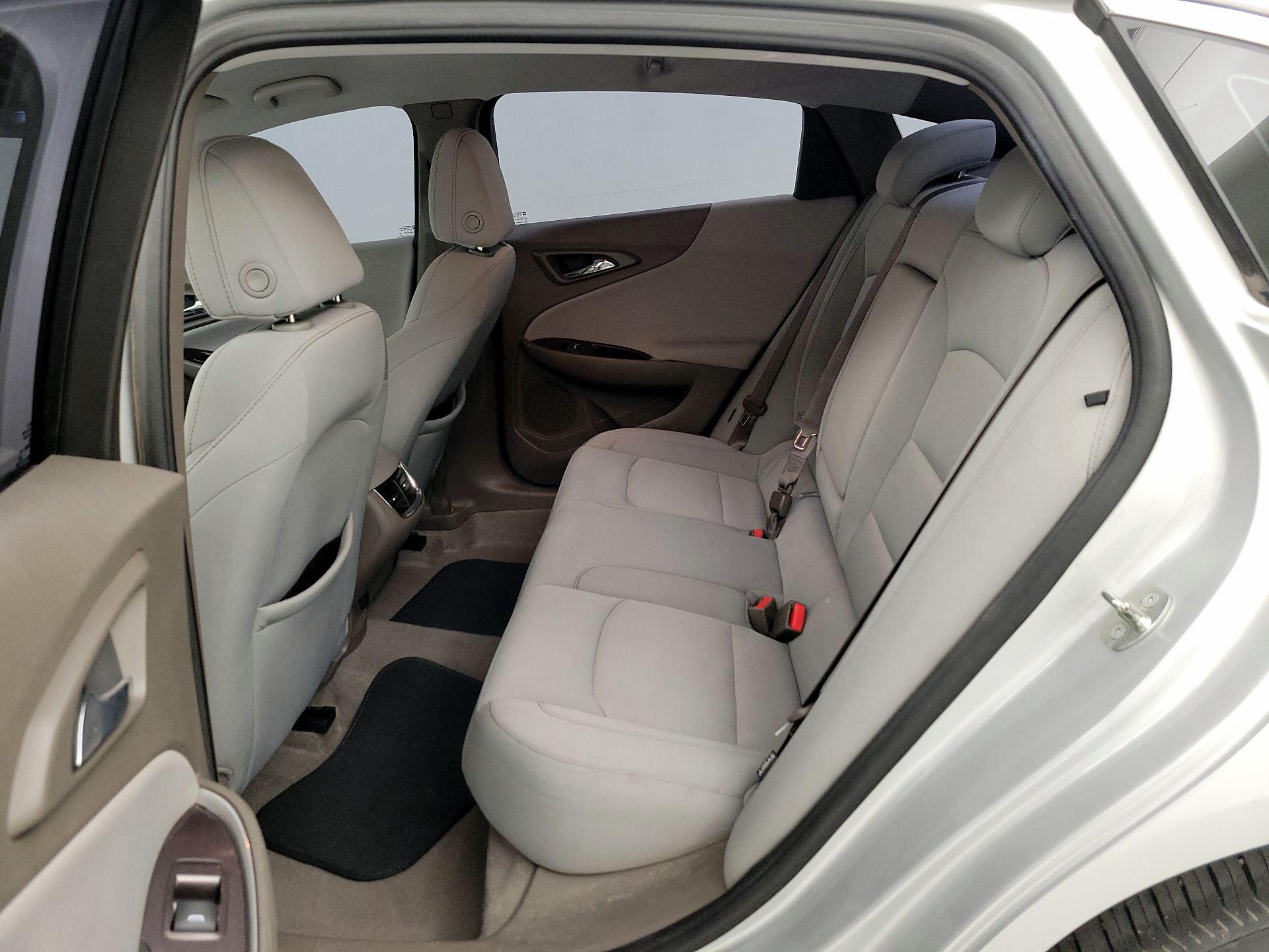 Thumbnail: 2018 Chevrolet Malibu - 18