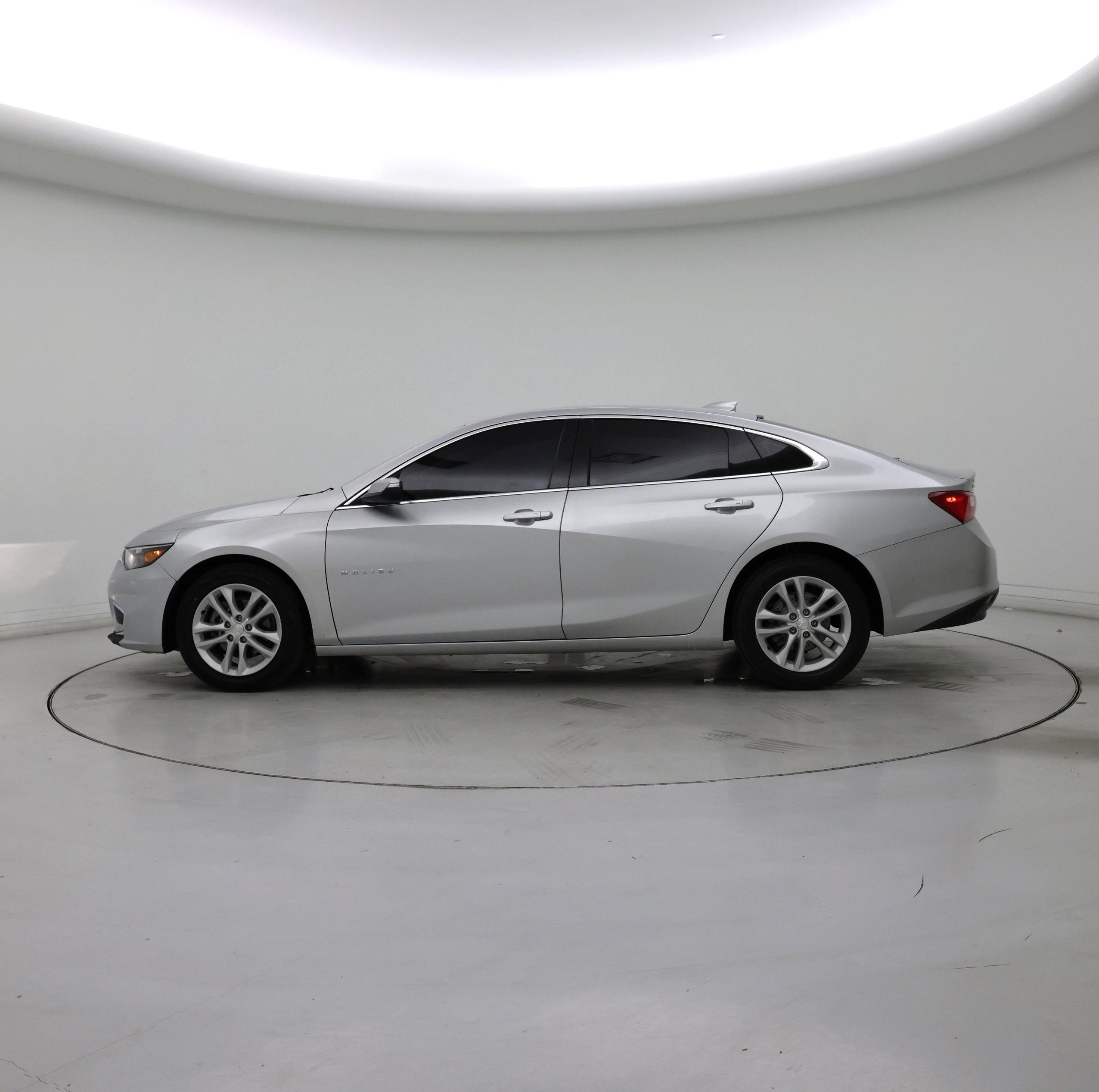 Thumbnail: 2018 Chevrolet Malibu - 3