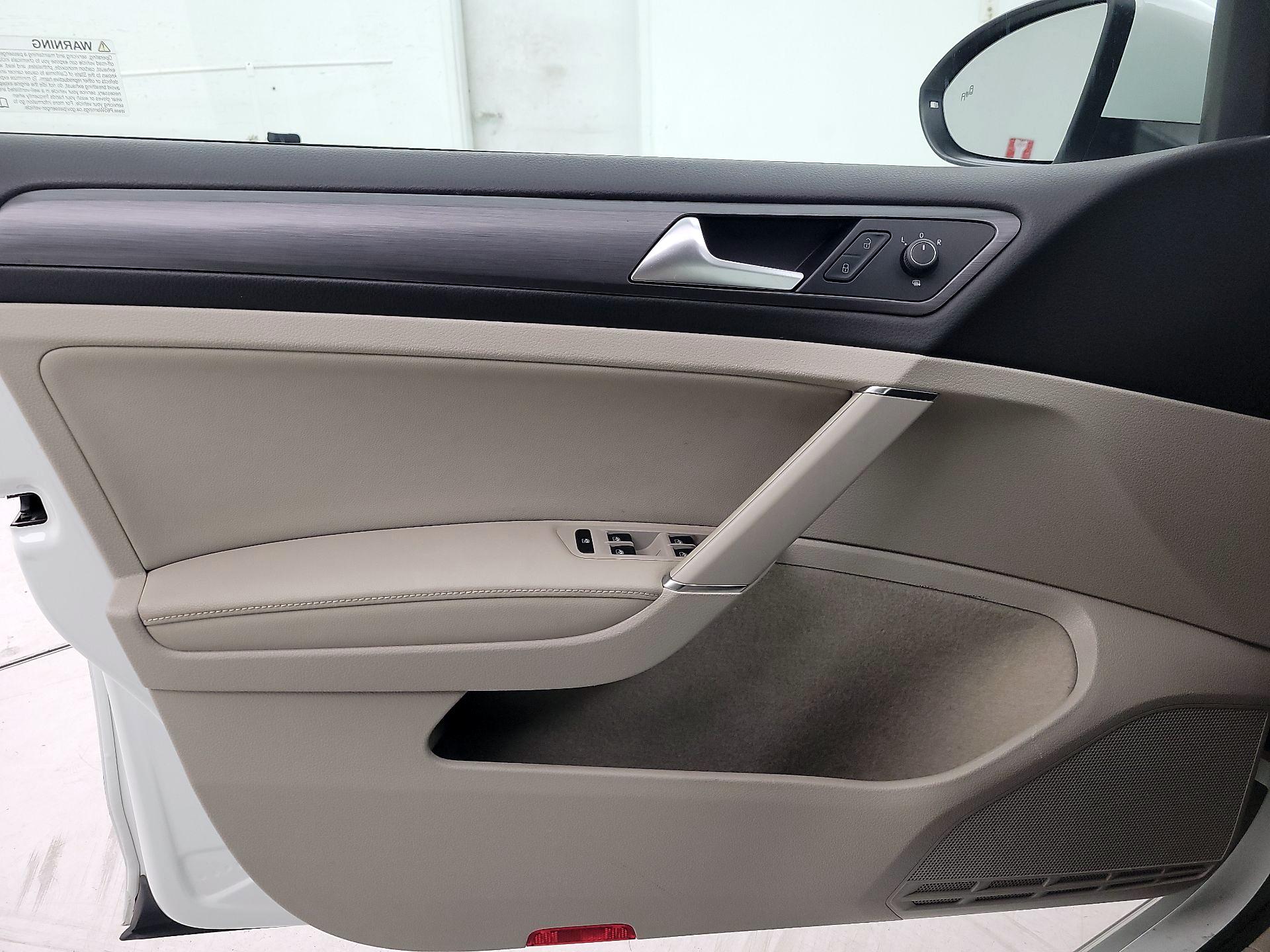 Thumbnail: 2019 Volkswagen Golf - 12