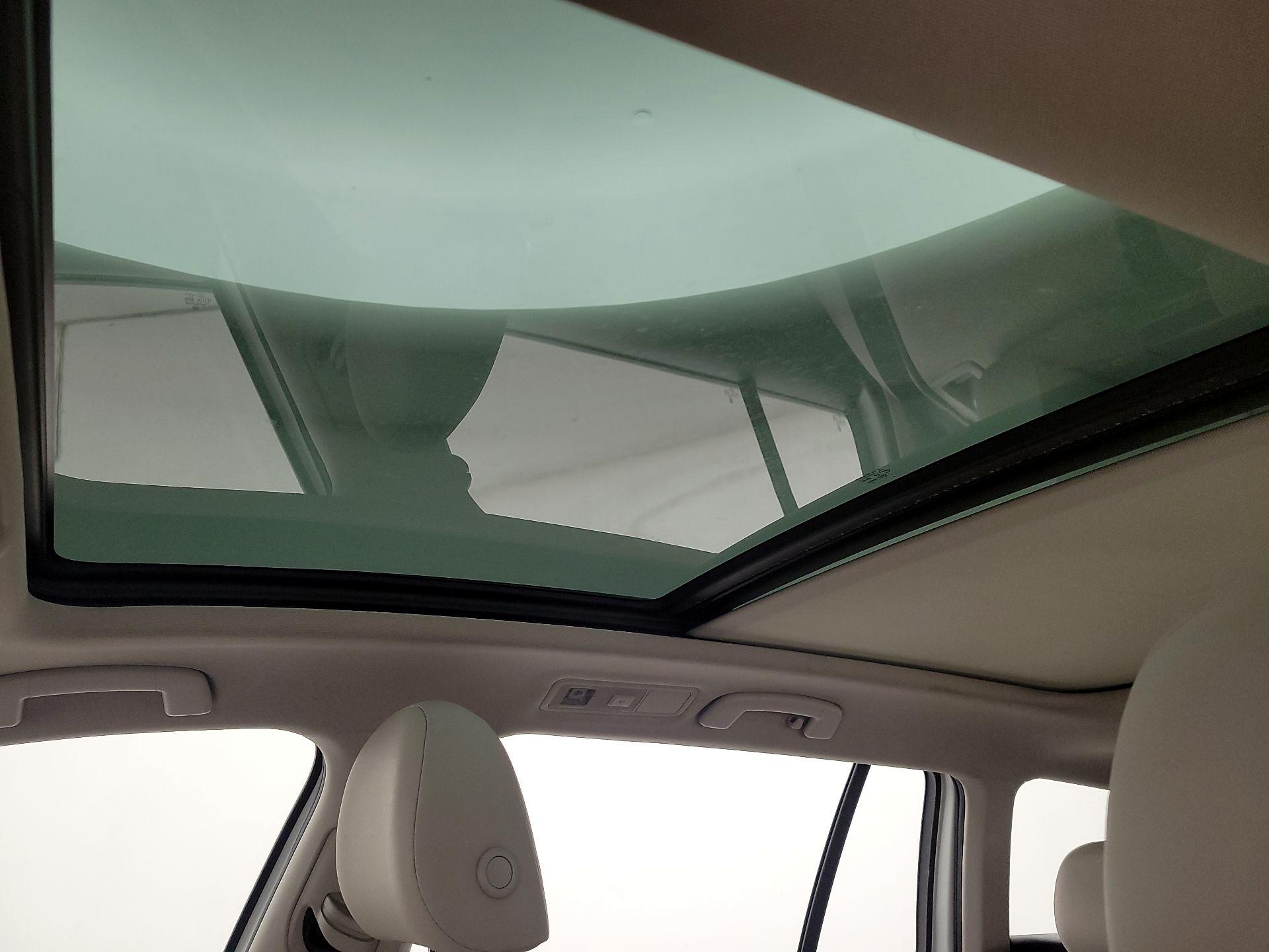 Thumbnail: 2019 Volkswagen Golf - 18