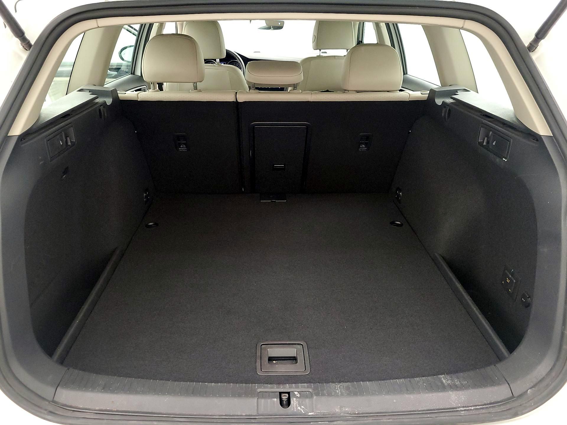 Thumbnail: 2019 Volkswagen Golf - 20