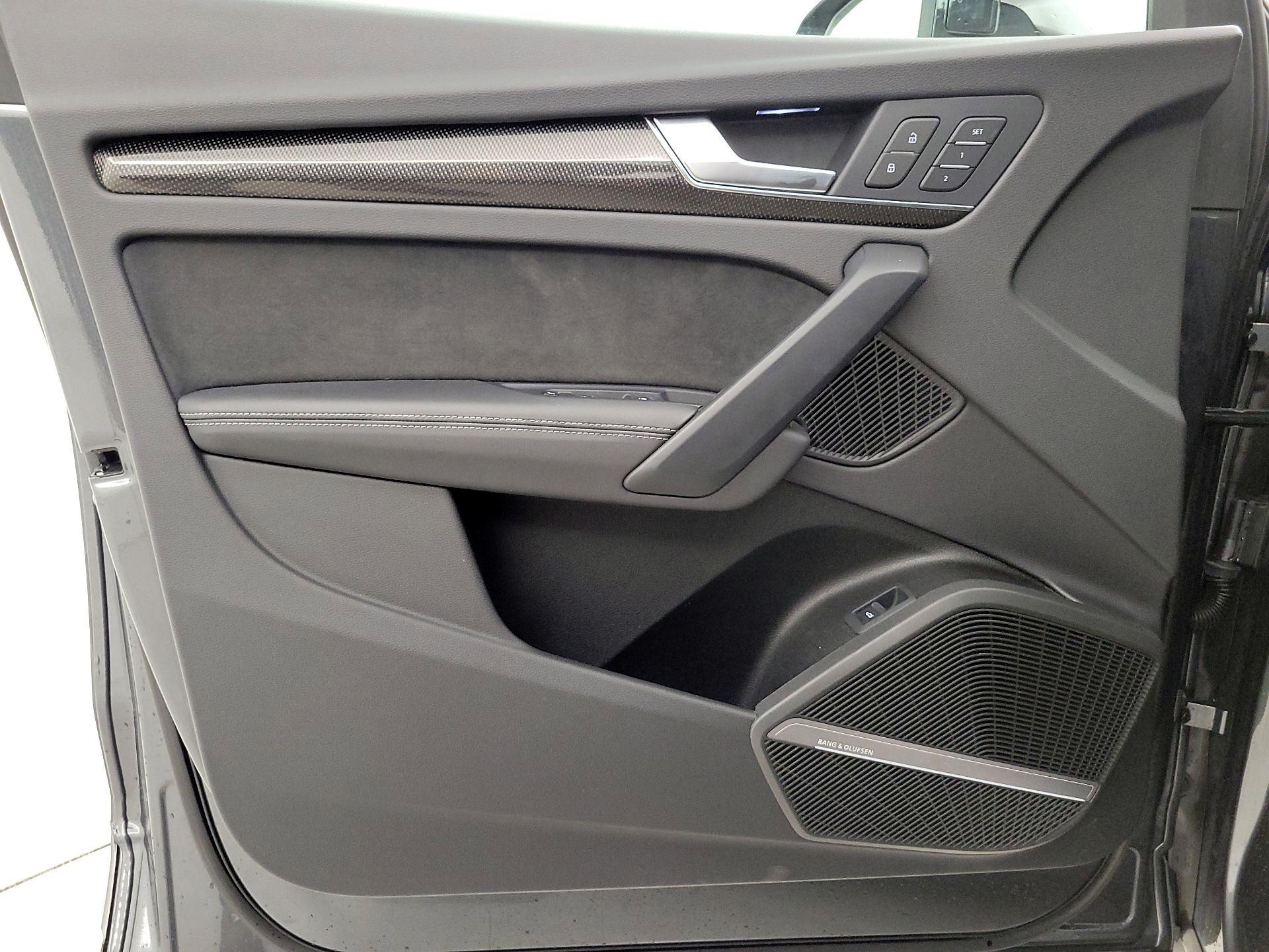 Thumbnail: 2024 Audi SQ5 - 10