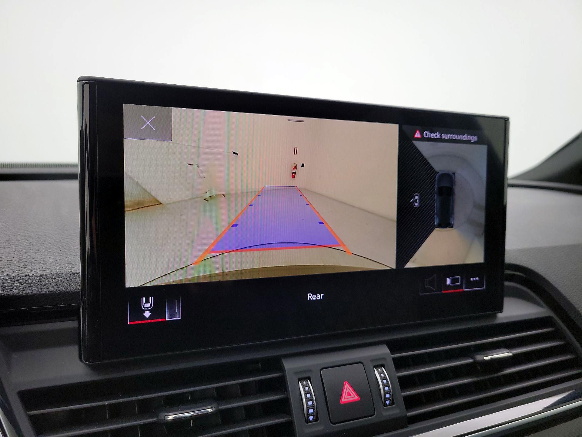 Thumbnail: 2024 Audi SQ5 - 12