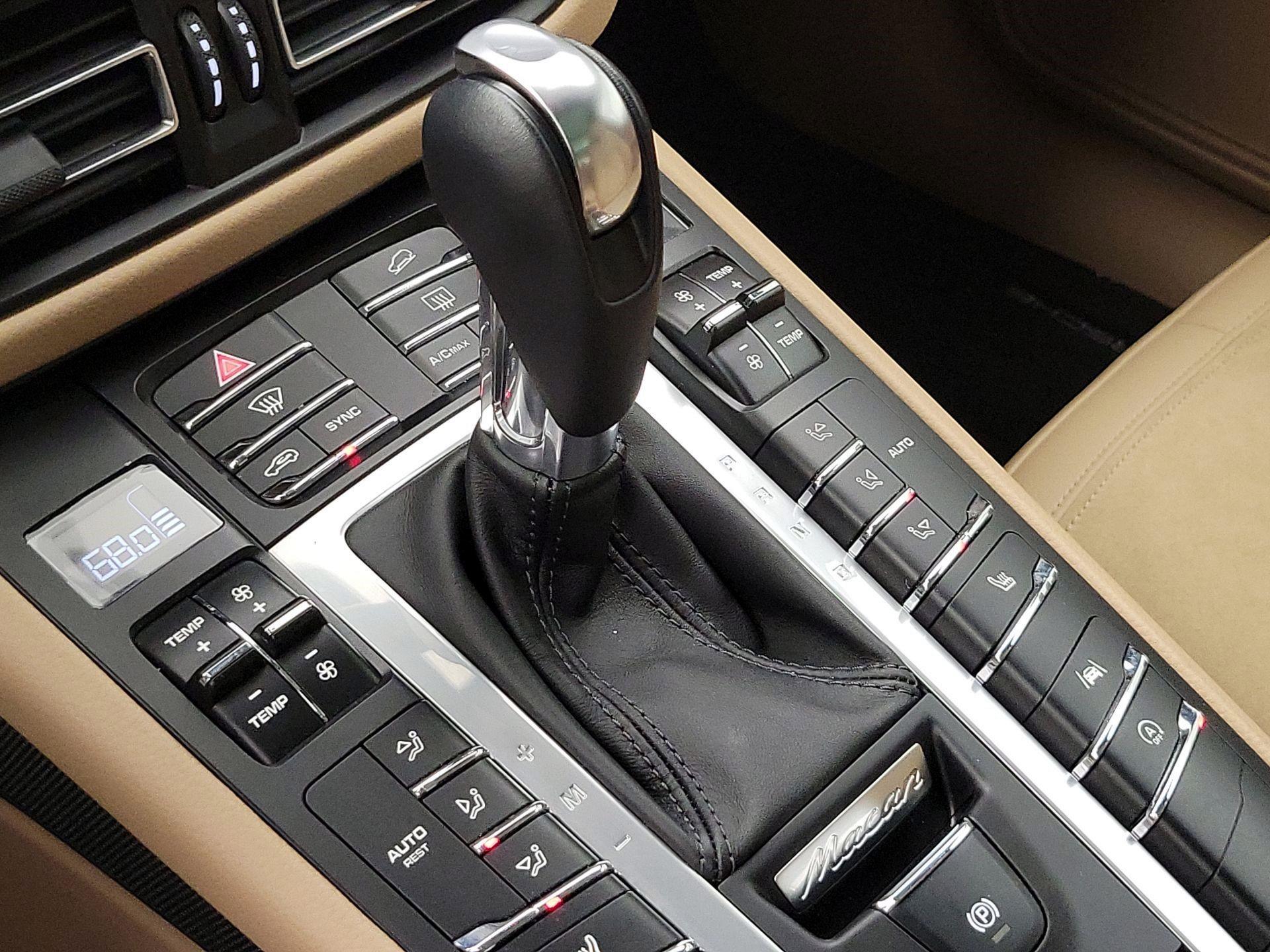 Thumbnail: 2021 Porsche Macan - 18