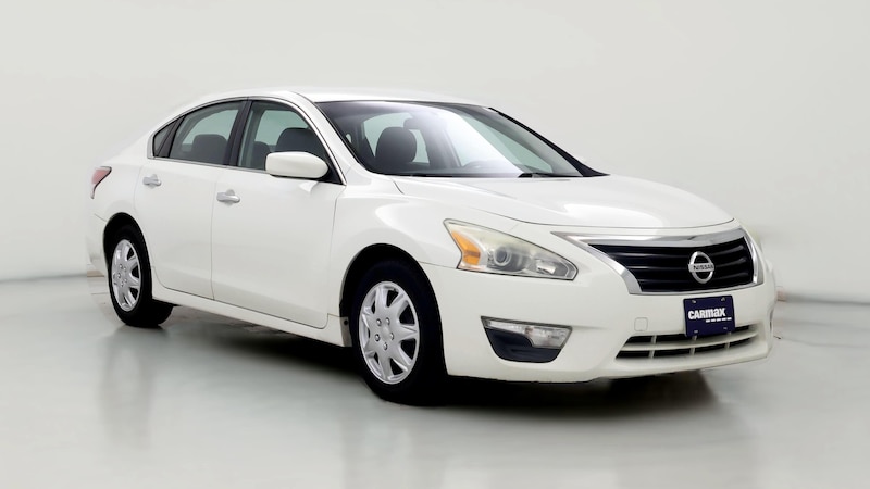 2015 Nissan Altima S Hero Image