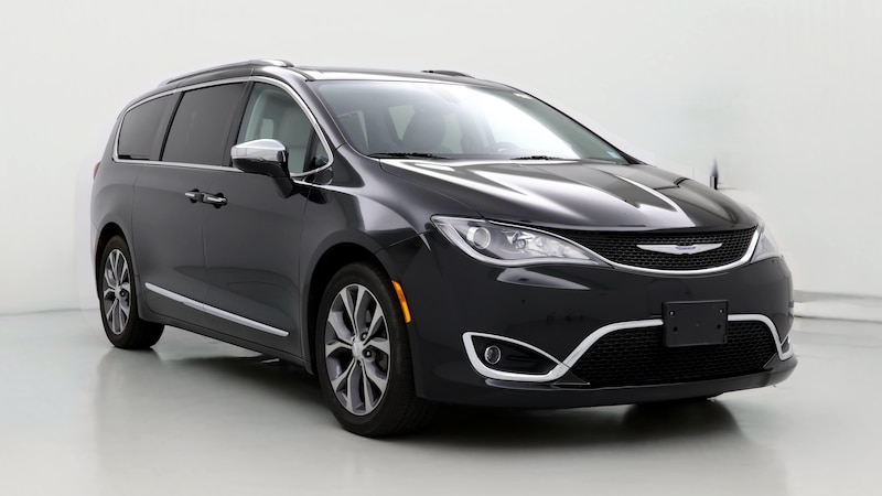 2017 Chrysler Pacifica Limited Hero Image