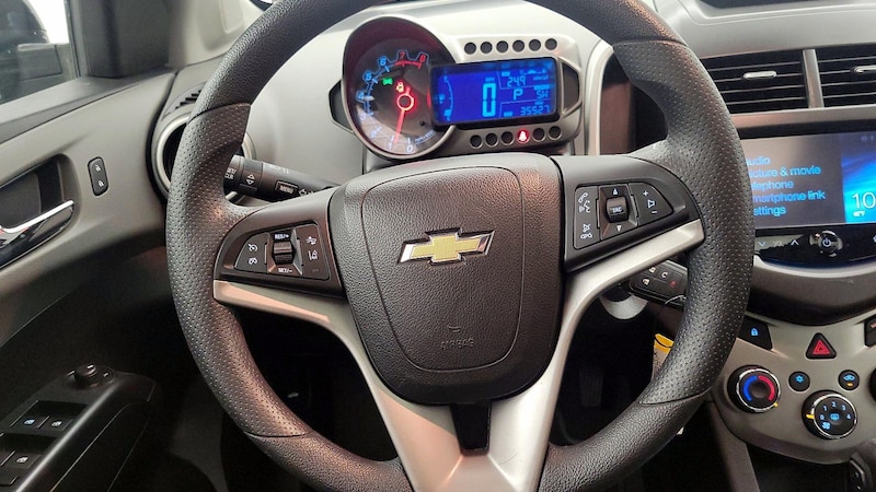 2016 Chevrolet Sonic LT 10