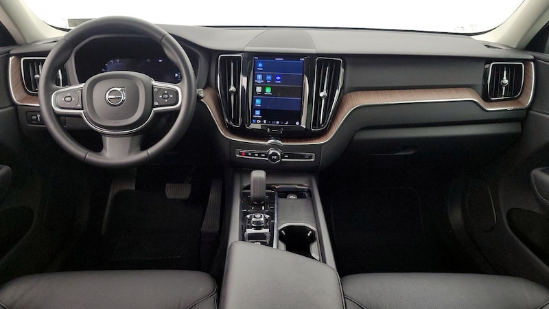 2022 Volvo XC60 B5 Momentum 9