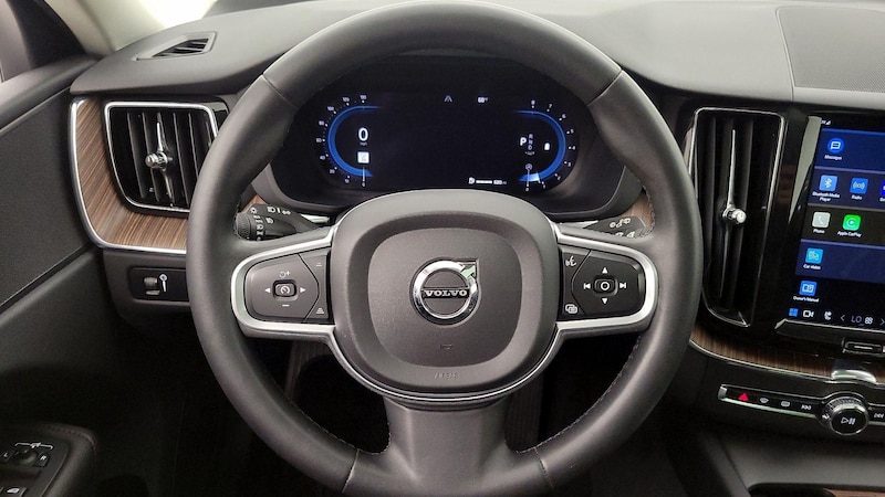 2022 Volvo XC60 B5 Momentum 10