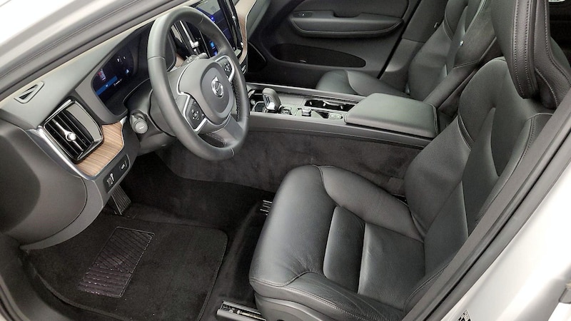 2022 Volvo XC60 B5 Momentum 11