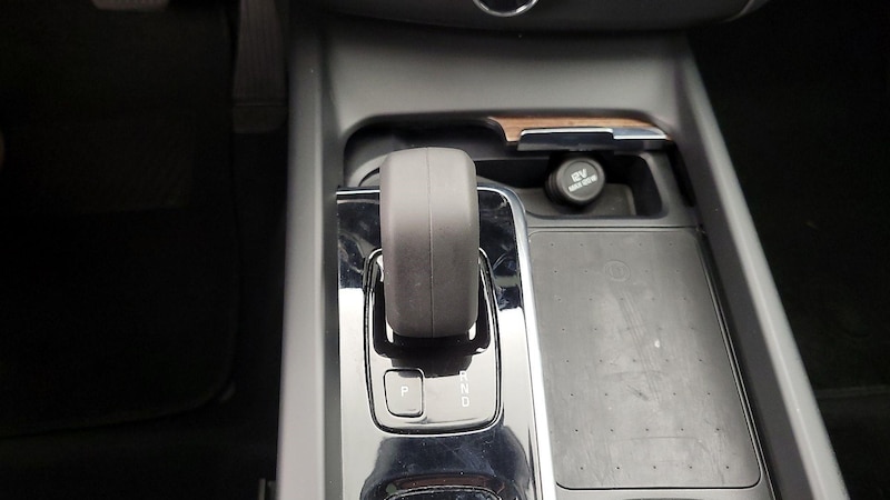 2022 Volvo XC60 B5 Momentum 17