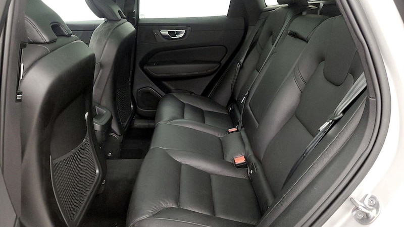 2022 Volvo XC60 B5 Momentum 20