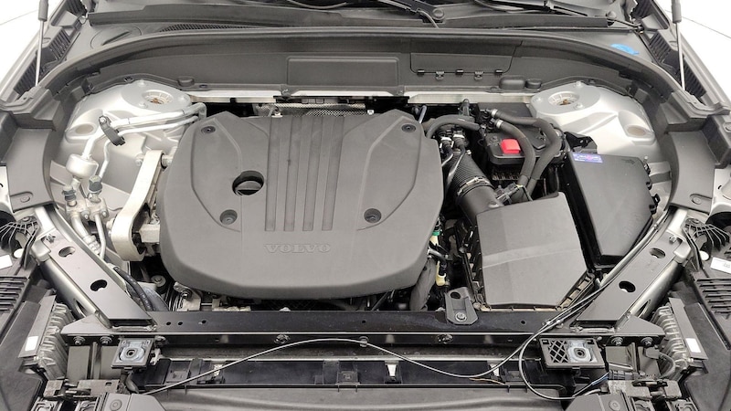 2022 Volvo XC60 B5 Momentum 22