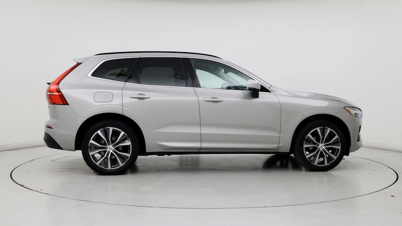 2022 Volvo XC60 B5 Momentum 7
