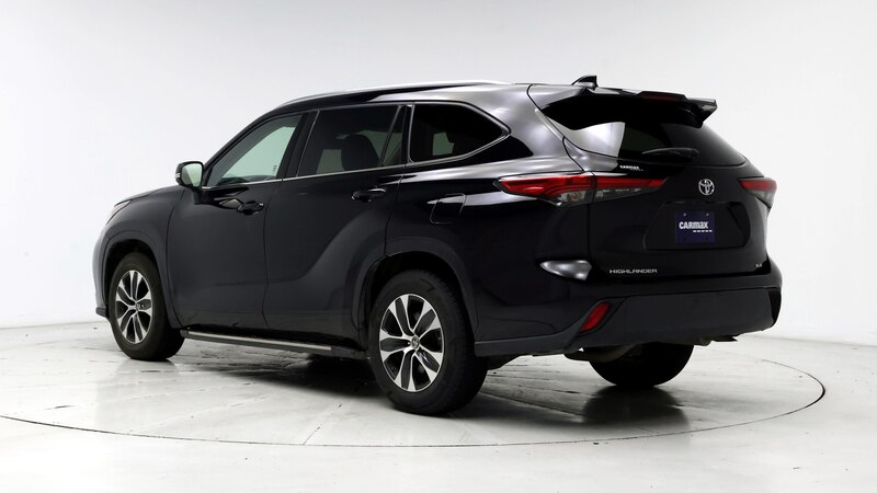 2021 Toyota Highlander XLE 2