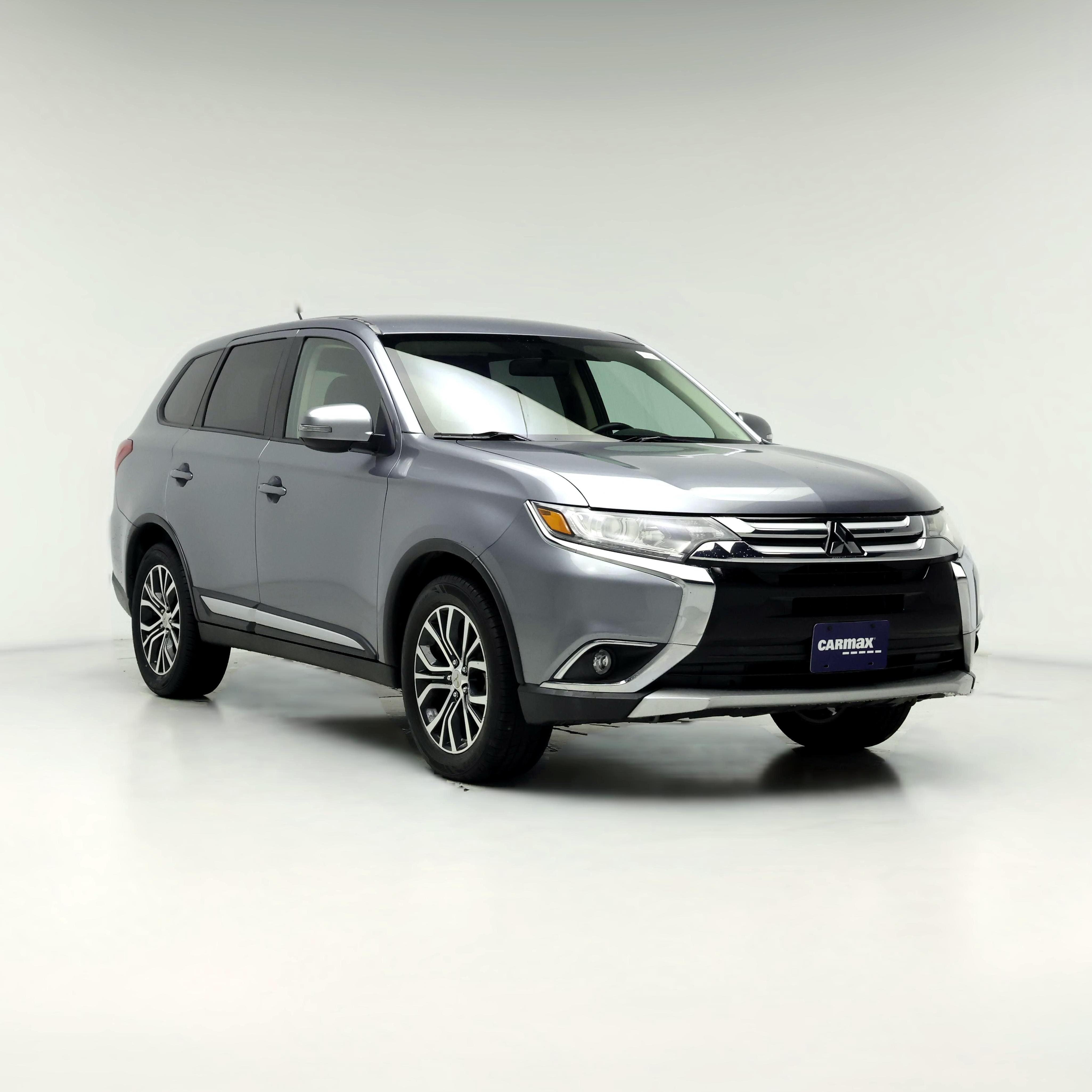 Thumbnail: 2016 Mitsubishi Outlander - 1