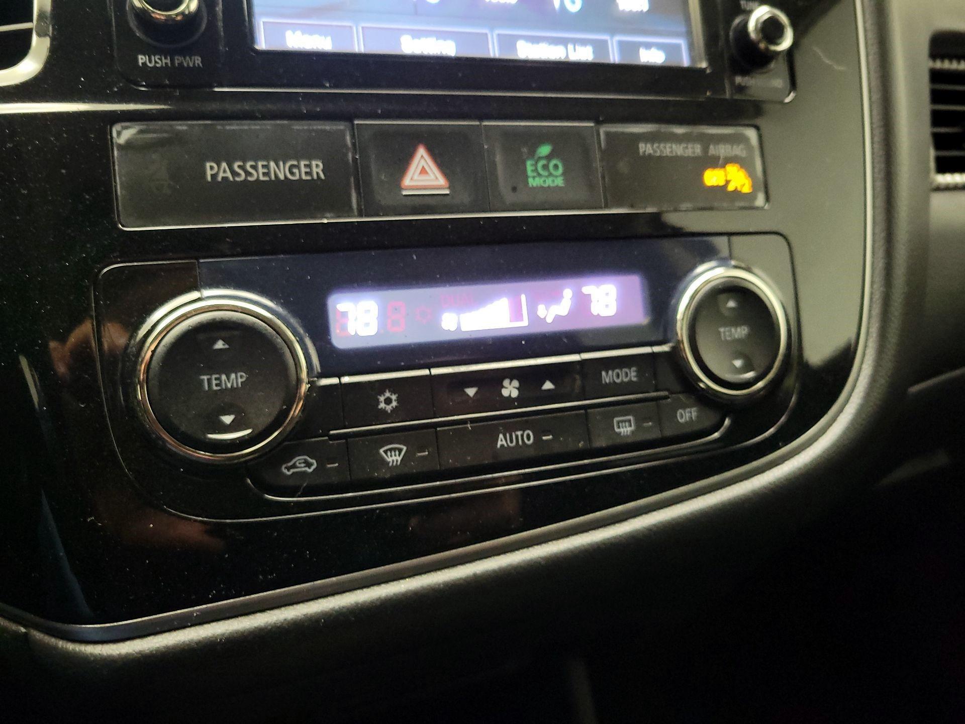 Thumbnail: 2016 Mitsubishi Outlander - 15