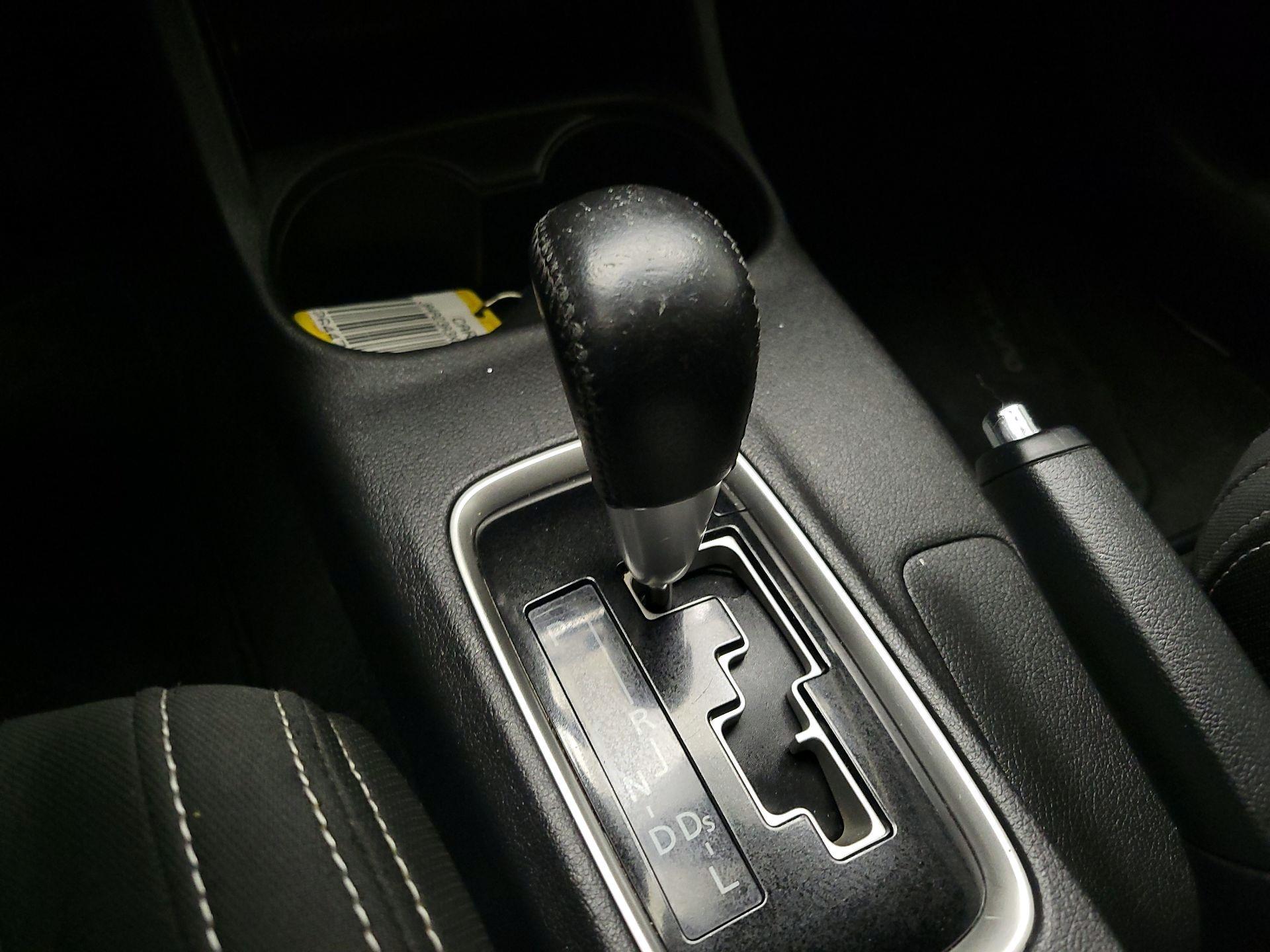 Thumbnail: 2016 Mitsubishi Outlander - 16