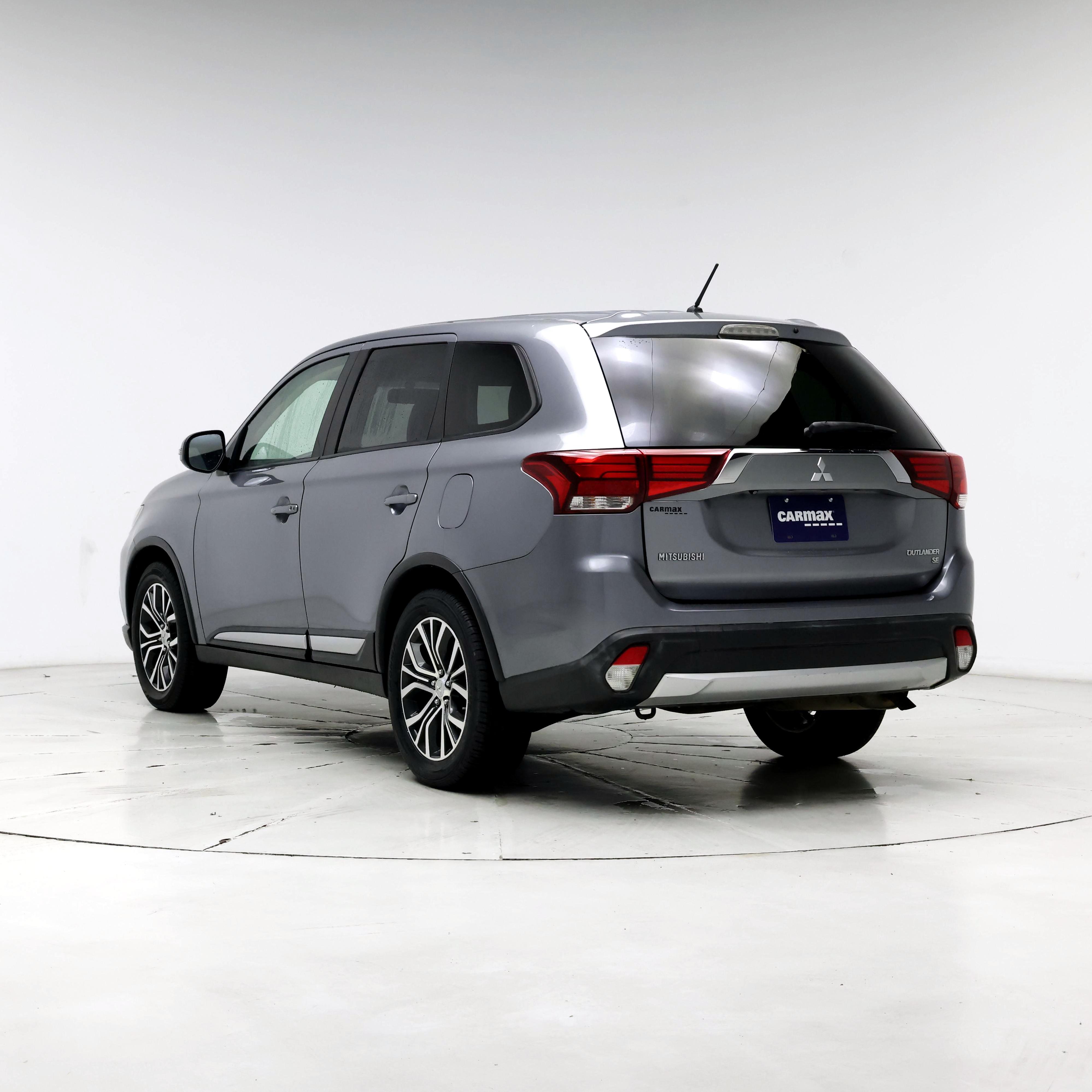 Thumbnail: 2016 Mitsubishi Outlander - 2