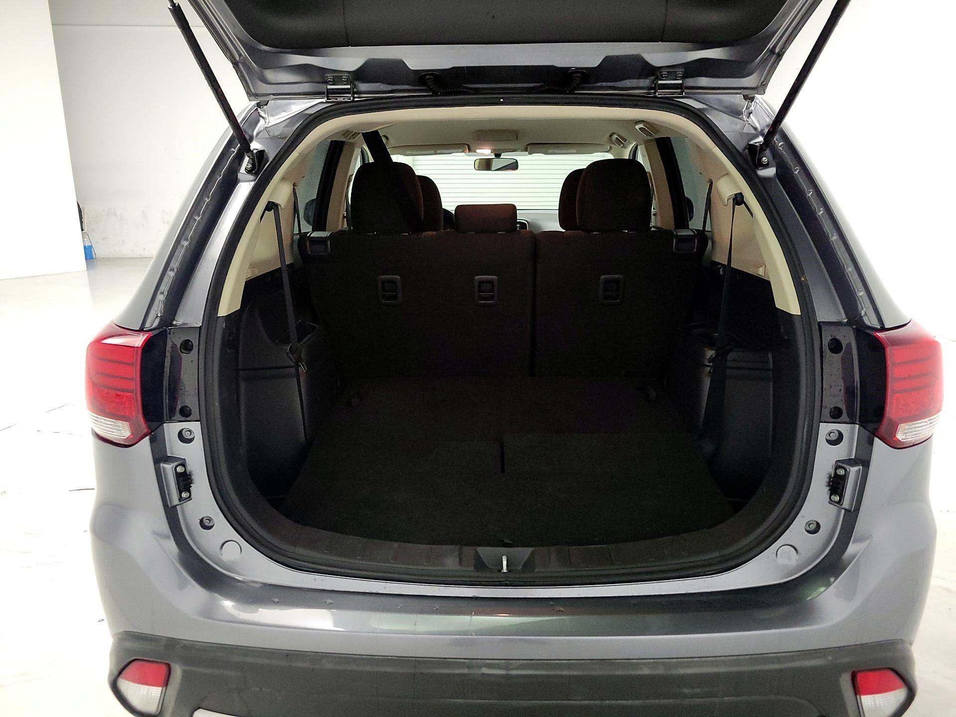Thumbnail: 2016 Mitsubishi Outlander - 19