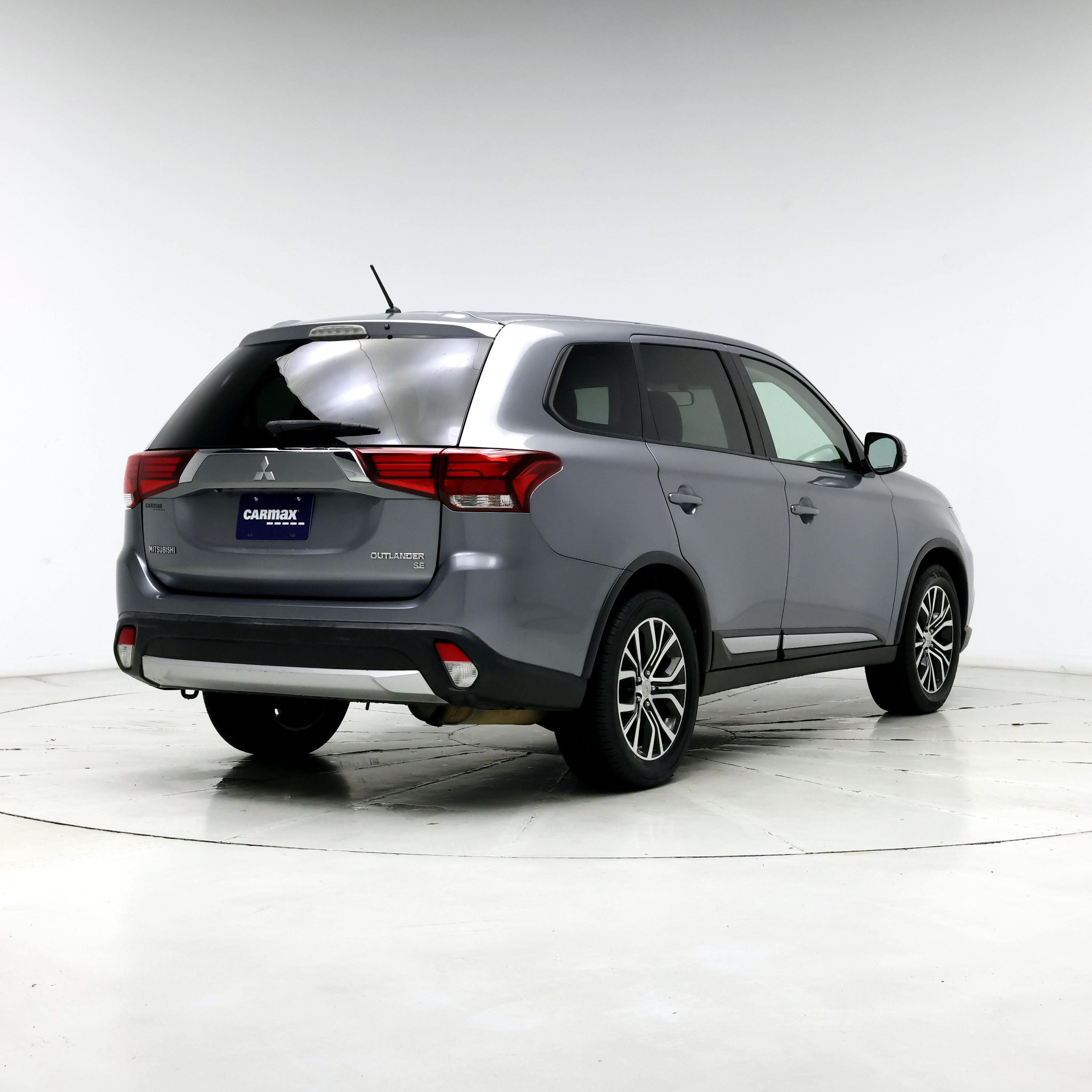 Thumbnail: 2016 Mitsubishi Outlander - 8