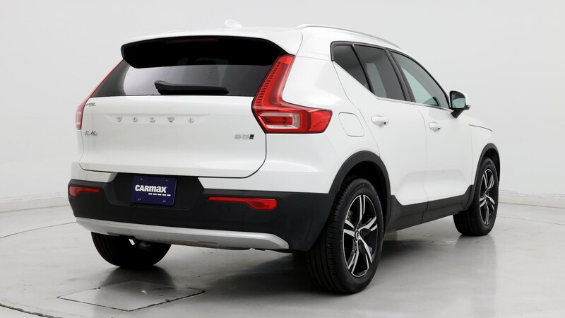 2024 Volvo XC40 B5 Core 8