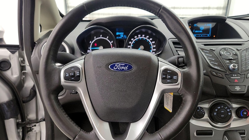 2016 Ford Fiesta SE 10