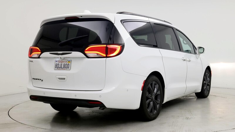 2018 Chrysler Pacifica  8