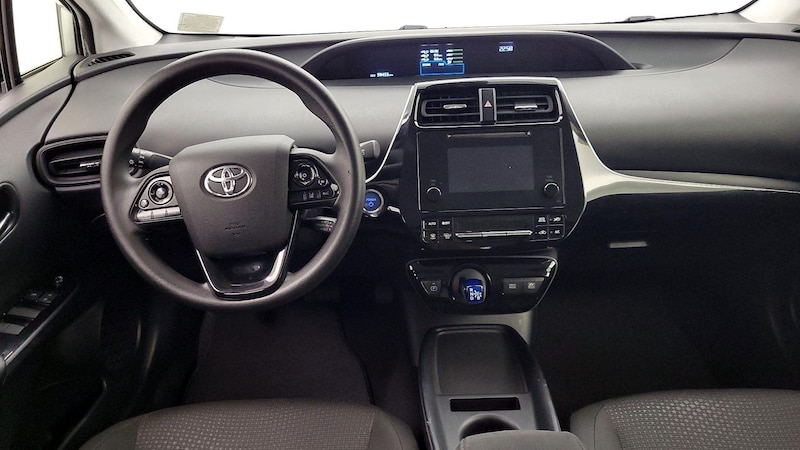 2019 Toyota Prius LE 9