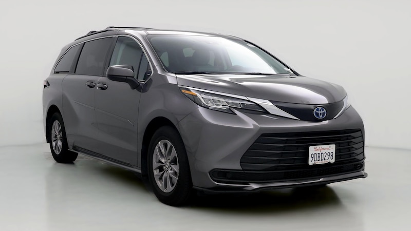 2022 Toyota Sienna LE Hero Image