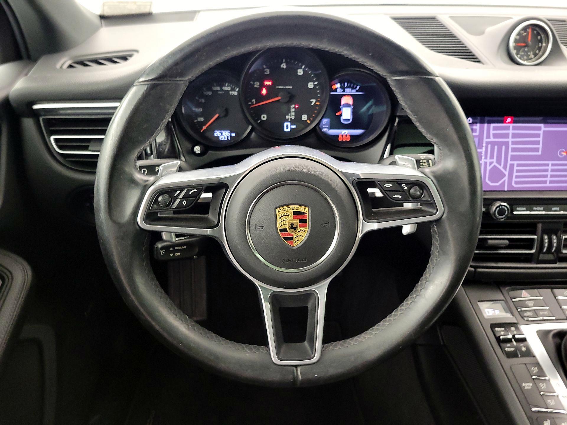 Thumbnail: 2021 Porsche Macan - 10