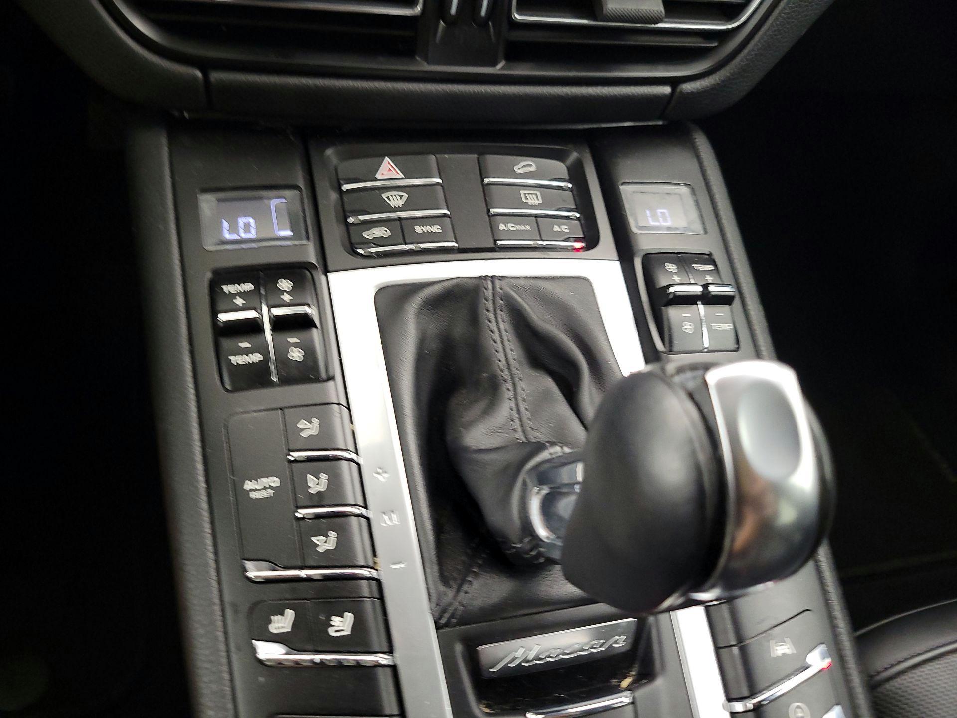 Thumbnail: 2021 Porsche Macan - 17