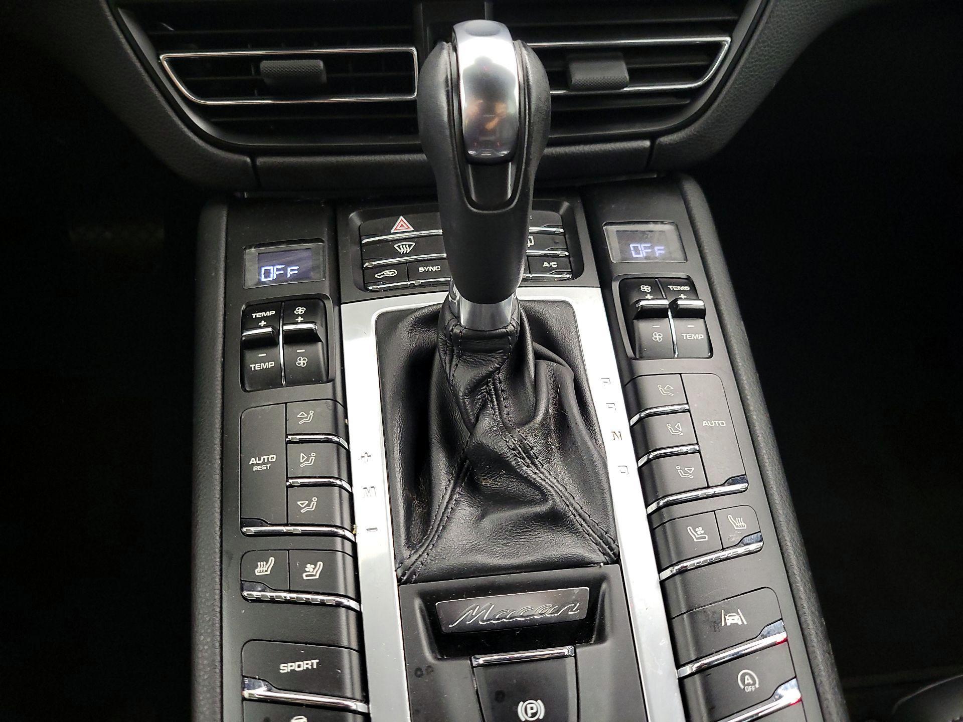 Thumbnail: 2021 Porsche Macan - 18
