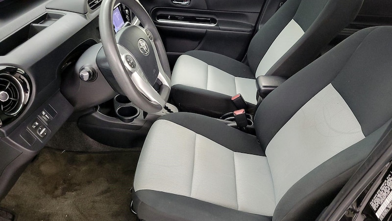 2016 Toyota Prius c Two 11