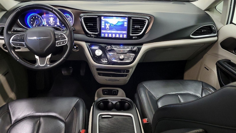 2019 Chrysler Pacifica  9