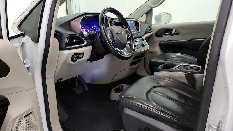 2019 Chrysler Pacifica  11