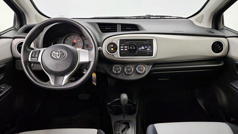 2013 Toyota Yaris LE 9