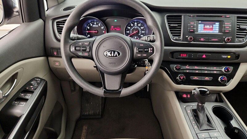 2016 Kia Sedona LX 10