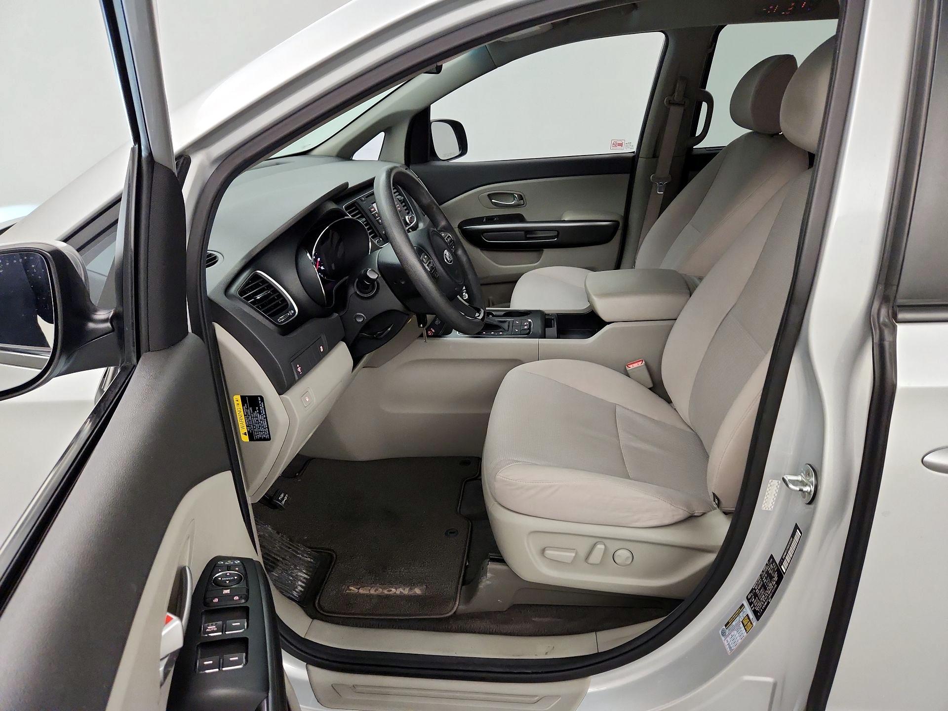 Thumbnail: 2016 Kia Sedona - 11