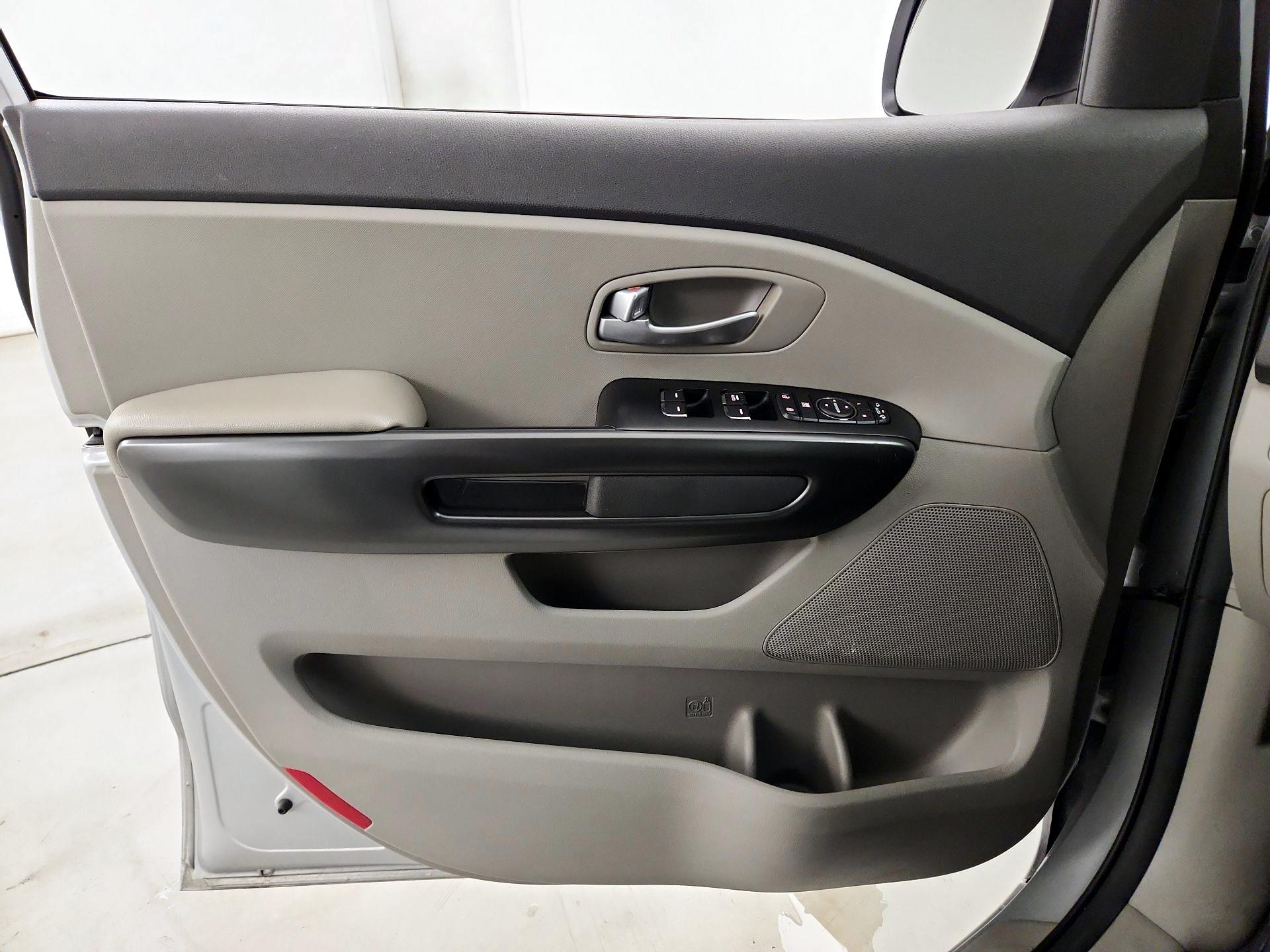 Thumbnail: 2016 Kia Sedona - 12