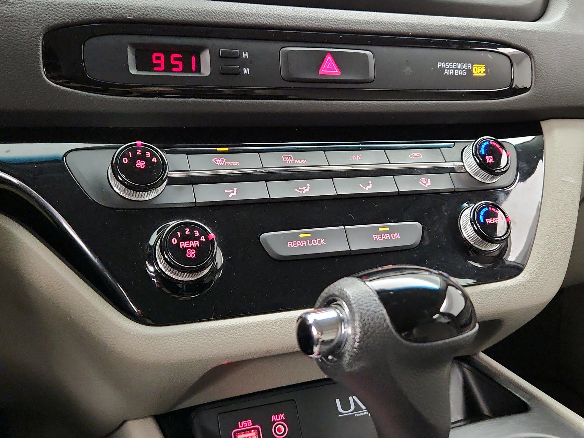Thumbnail: 2016 Kia Sedona - 16