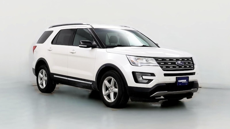 2017 Ford Explorer XLT Hero Image