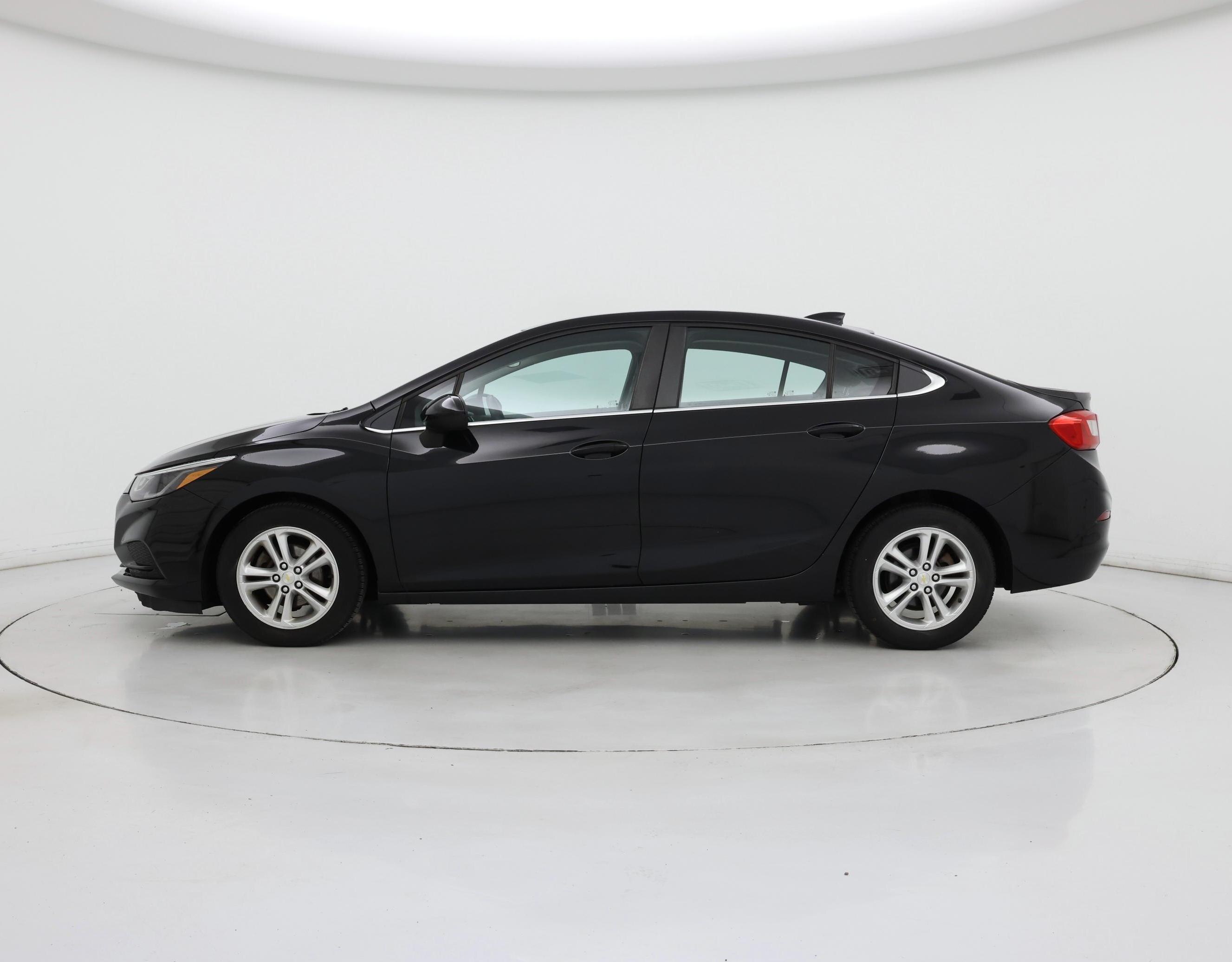 Thumbnail: 2017 Chevrolet Cruze - 3